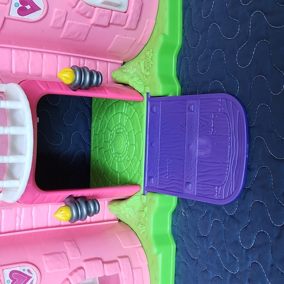 Vintage Fisher-Price Little People Castle - Picture 6 of 9